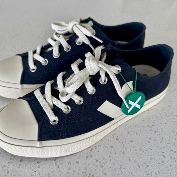 Veja Wata ii Black and White Classic Canvas Sneakers US 11 Mens - Picture 2 of 6